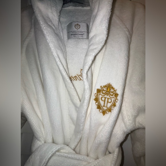 Plaza Hotel NYC by Mascioni Plush Girl’s Princess Plush Robe Size 11-14 - Picture 3 of 9